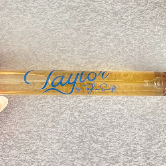 Taylor By Taylor Swift Travel Spray EDP 10ml 90% Full - Picture 2 of 5